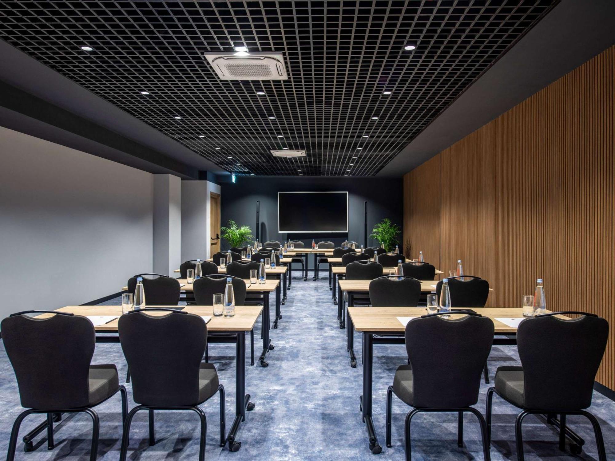 Ibis Tbilisi Airport Hotell Eksteriør bilde