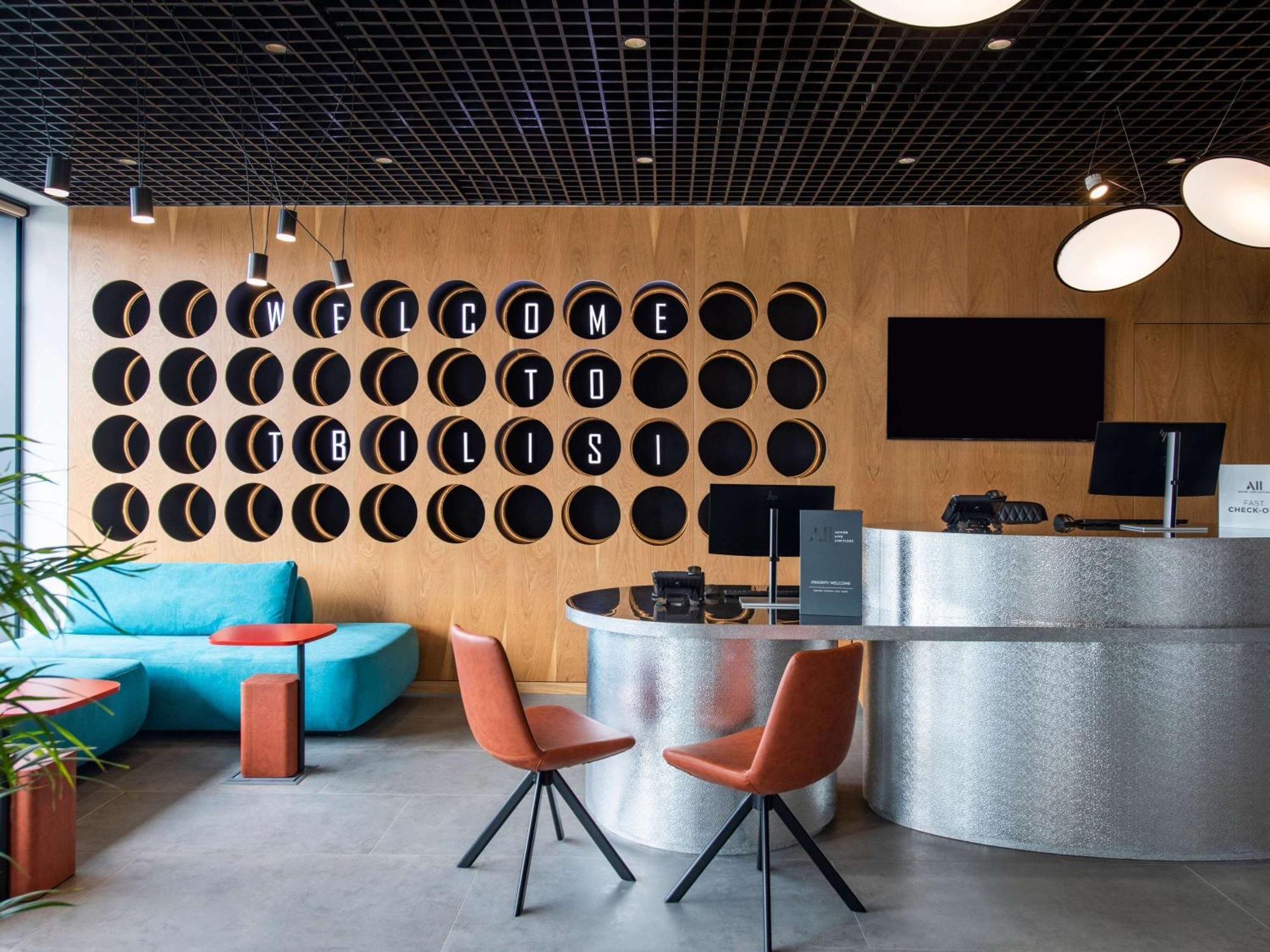 Ibis Tbilisi Airport Hotell Eksteriør bilde