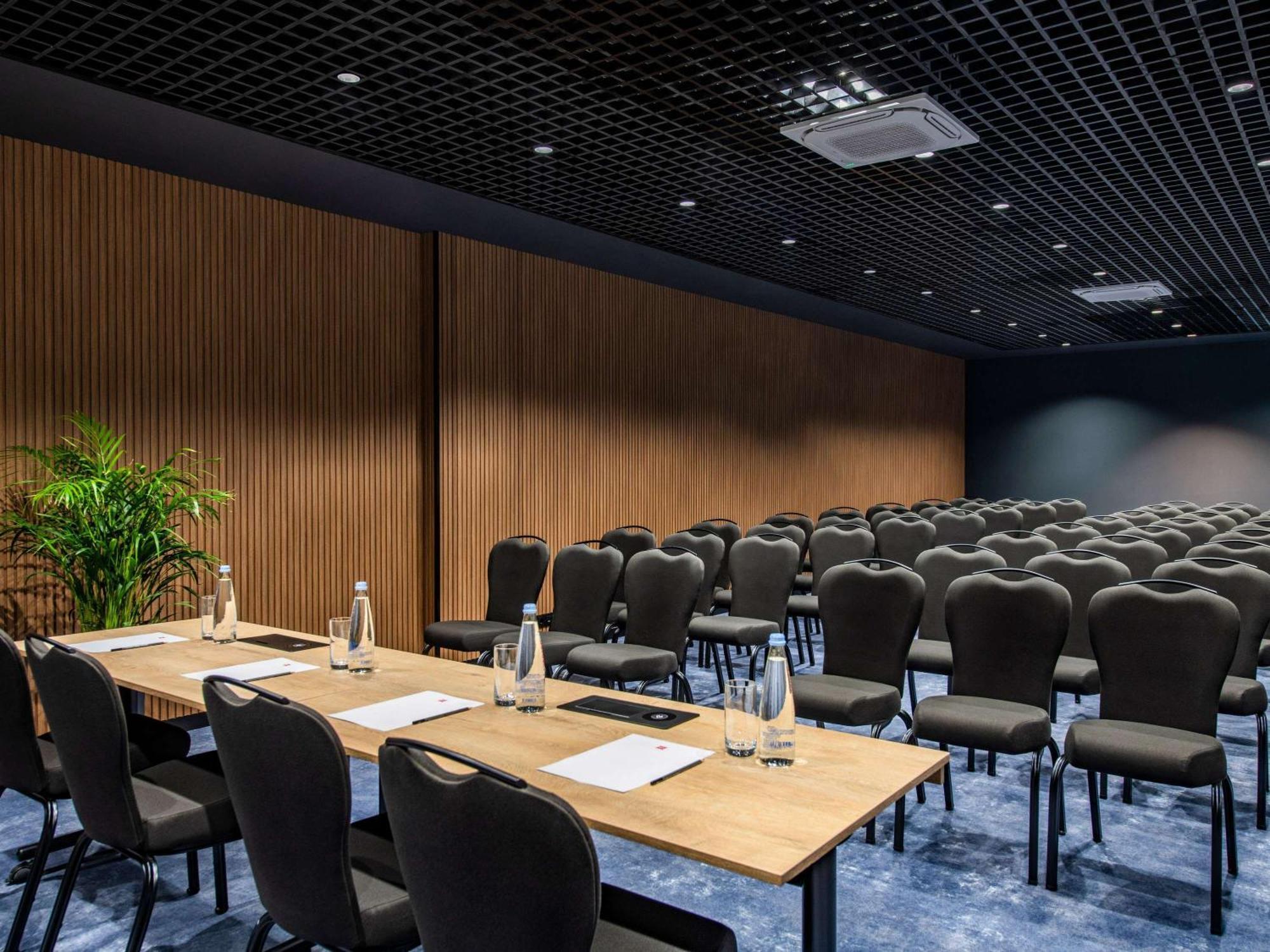 Ibis Tbilisi Airport Hotell Eksteriør bilde
