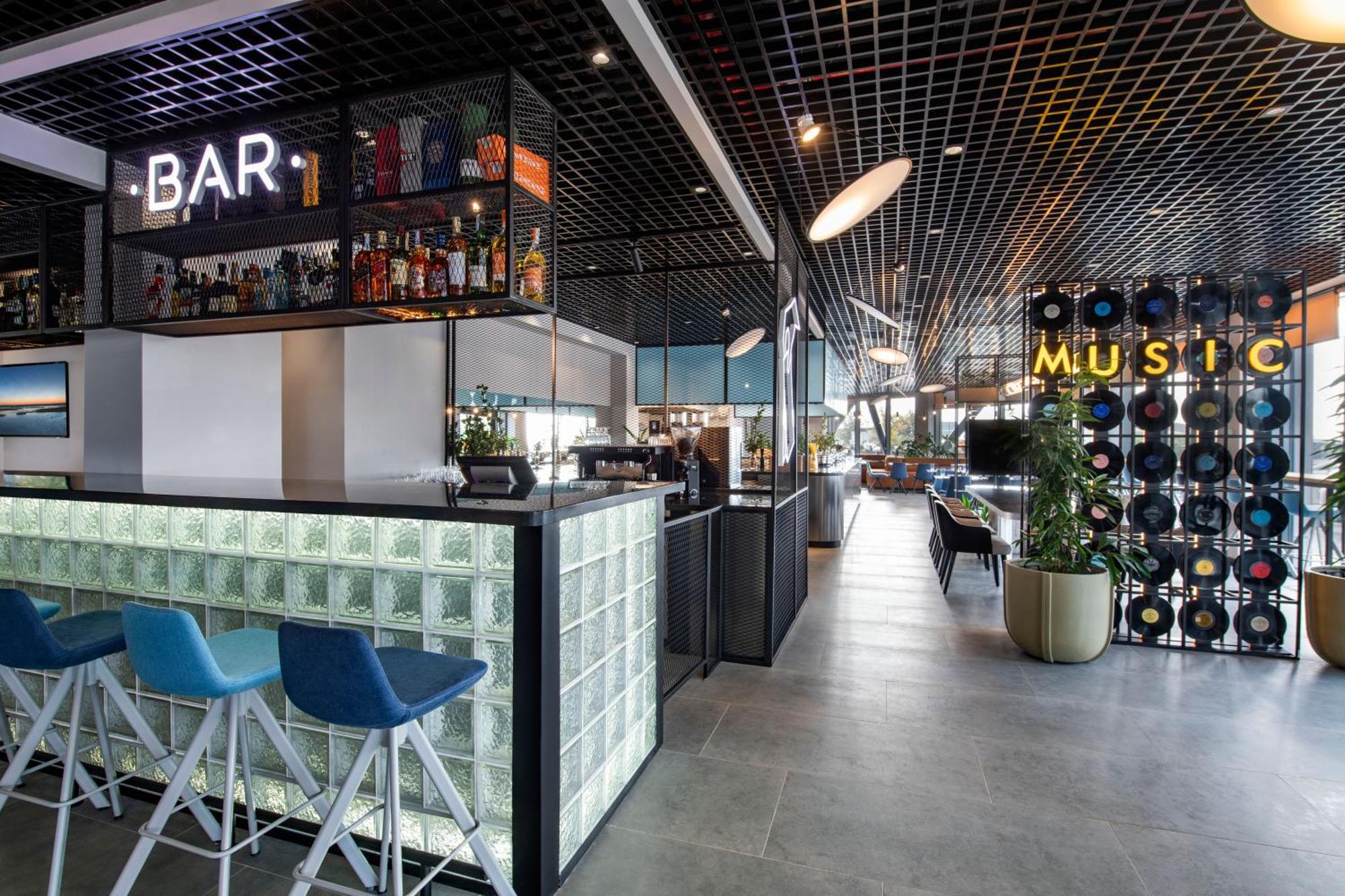 Ibis Tbilisi Airport Hotell Eksteriør bilde