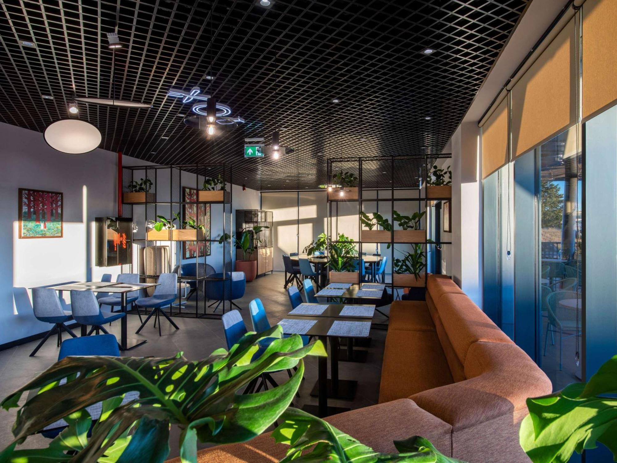 Ibis Tbilisi Airport Hotell Eksteriør bilde