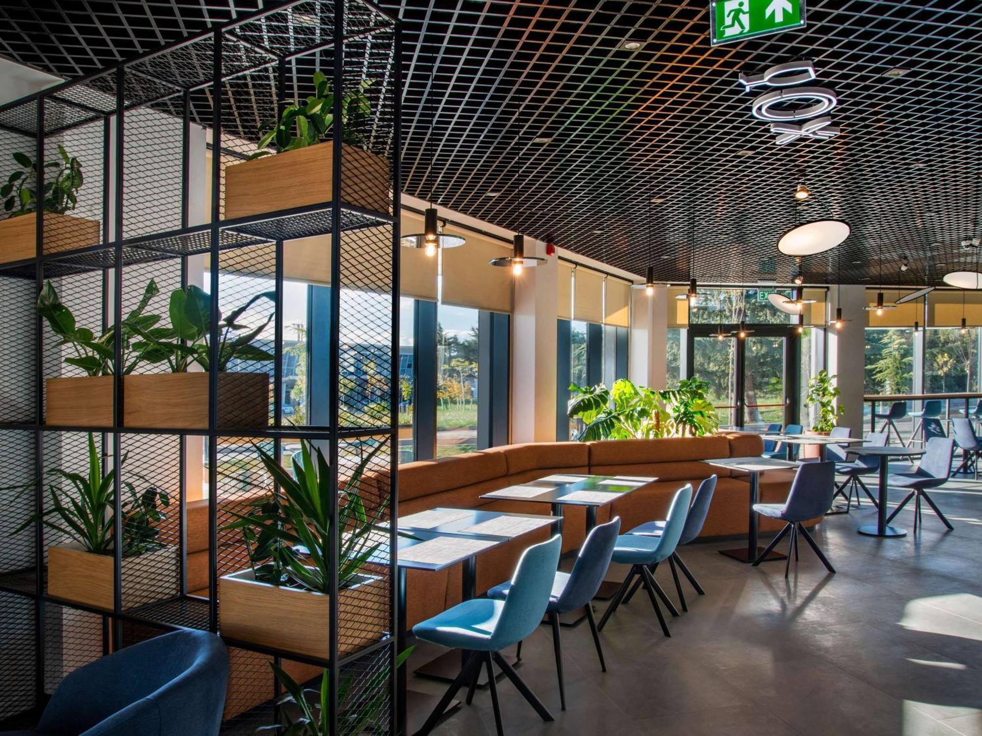 Ibis Tbilisi Airport Hotell Eksteriør bilde